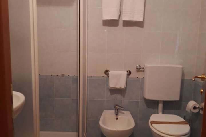 Room 12 of 27