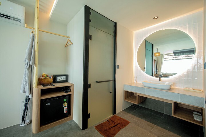 Room 50 of 77