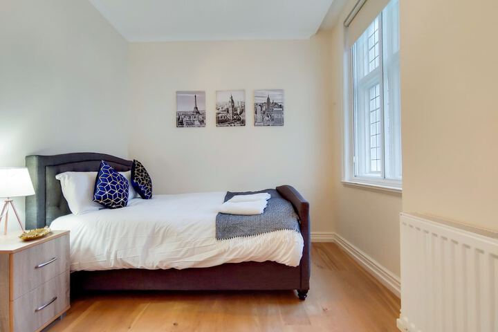 Room 3 of 17