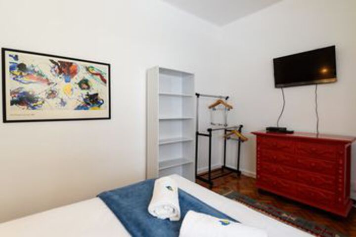 Room 17 of 38