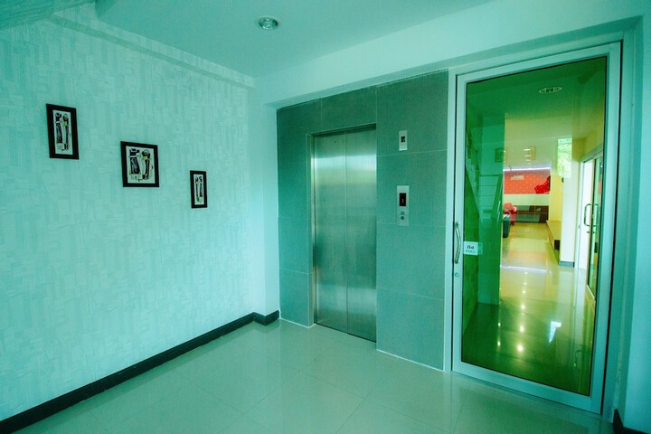 Hotel Exterior 45 of 48