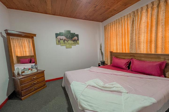 Room 3 of 16