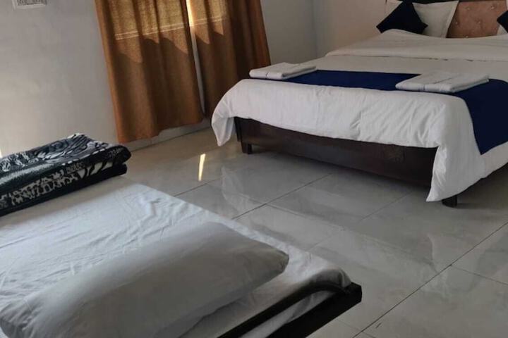 Room 4 of 6