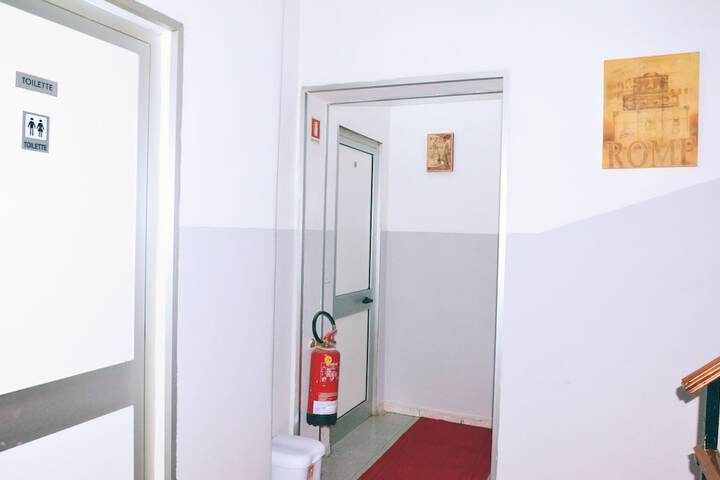Ballroom/Hall 41 of 52