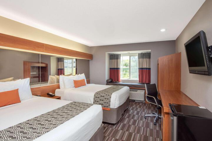 1 Queen Bed (15 of 23)