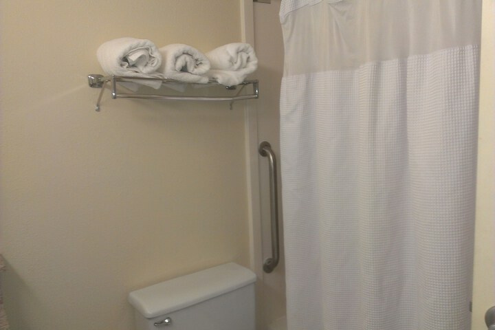 Room 12 of 16