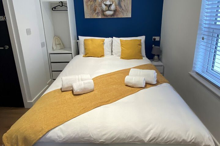 Room 2 of 66
