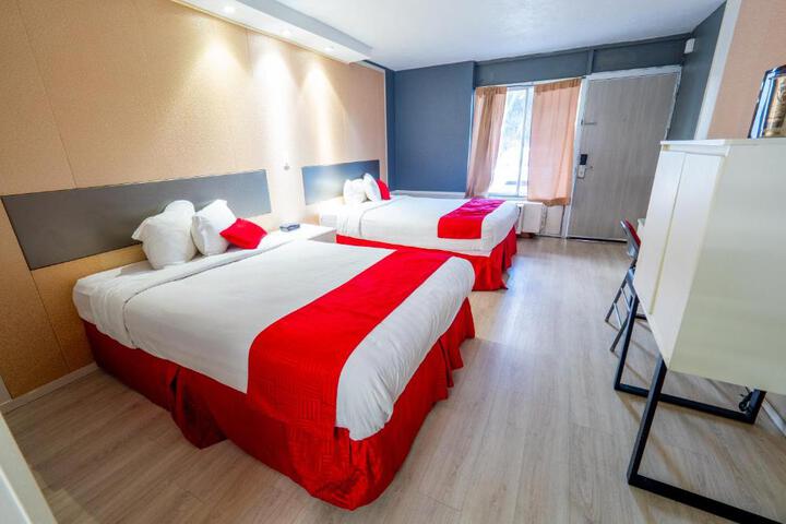 2 Double Beds Mobility Accessible (4 of 7)