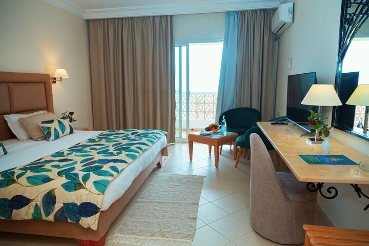 Room 14 of 66