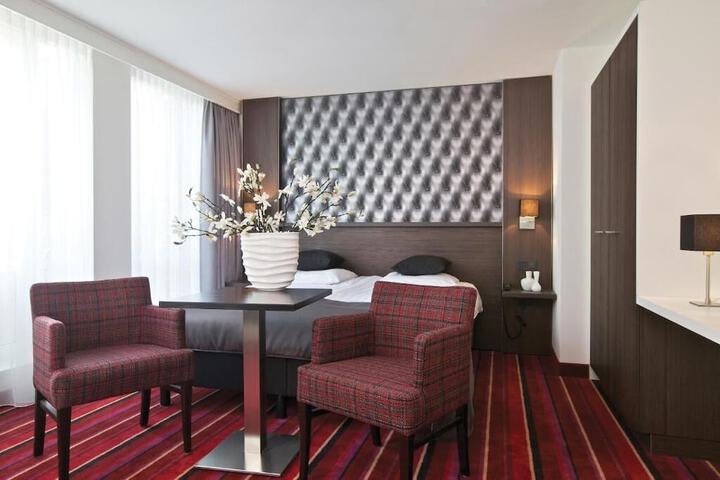 Room 12 of 28