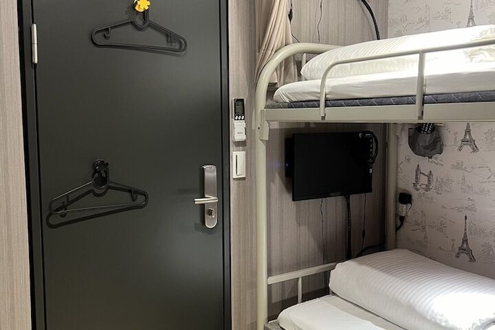 Room 16 of 78