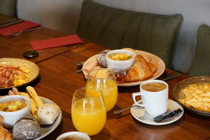 Breakfast/Coffee Service 65 of 82