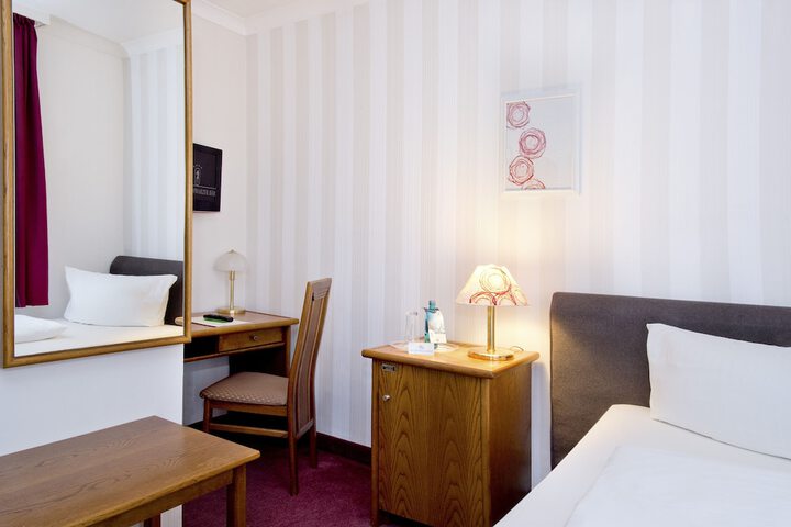 Room 26 of 53