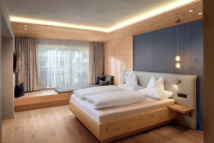 Room 40 of 204