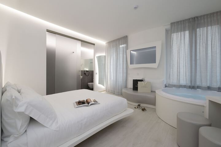 Room 3 of 21