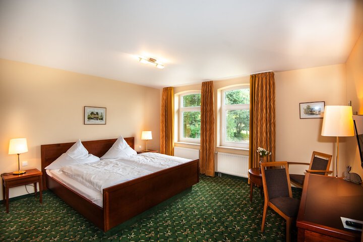 Room 2 of 10
