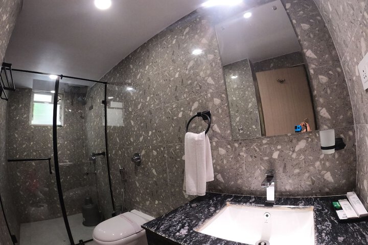 Room 26 of 32