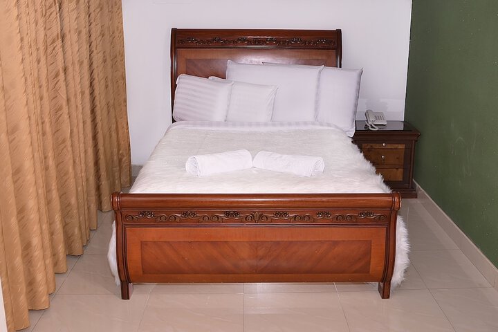 Room 2 of 7