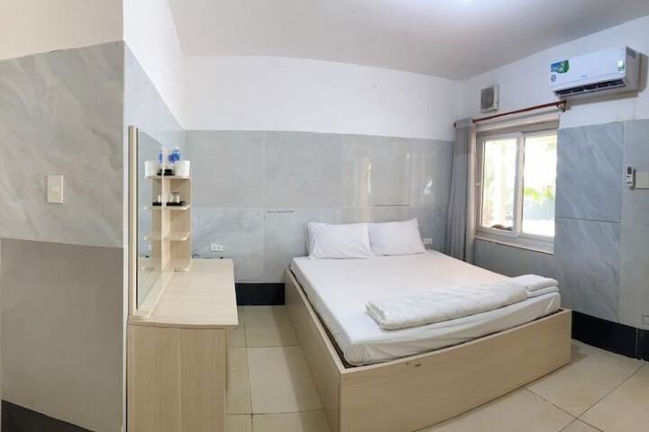 Room 33 of 46