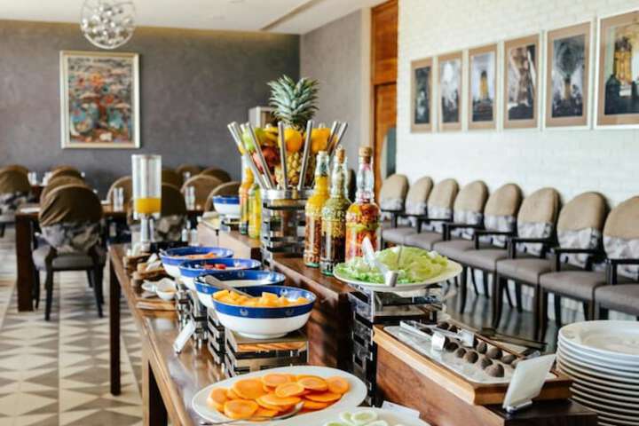 Dining 33 of 69