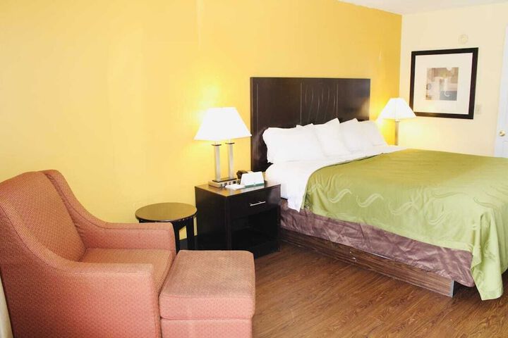 1 King Bed Accessible (11 of 21)
