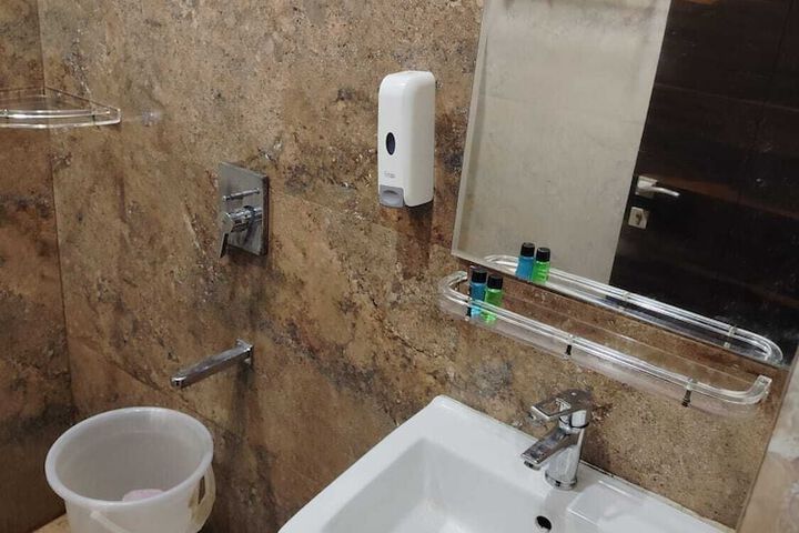 Room 18 of 28