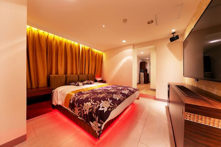 Room 11 of 34