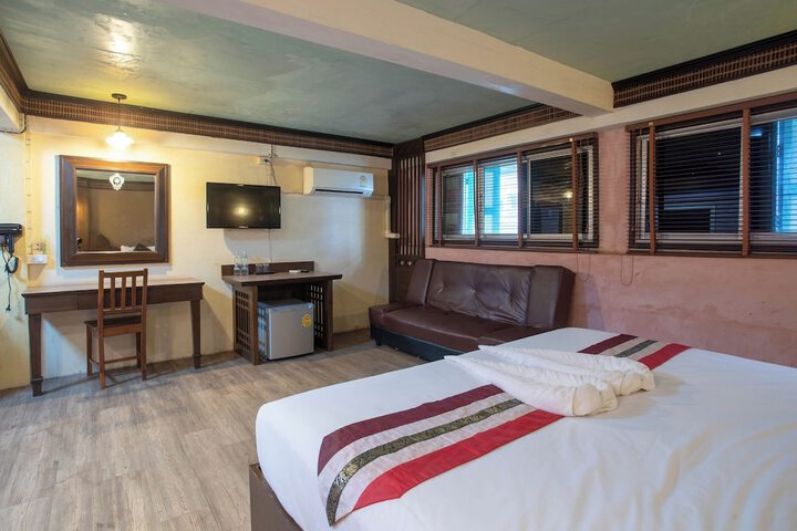 Room 10 of 48
