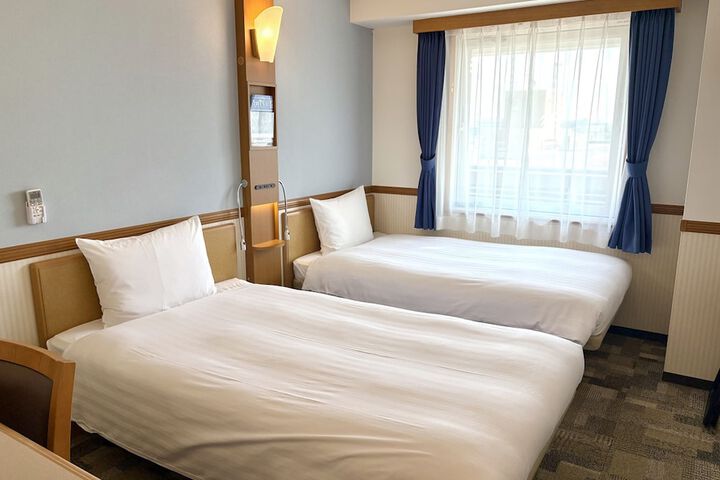 Room 8 of 40