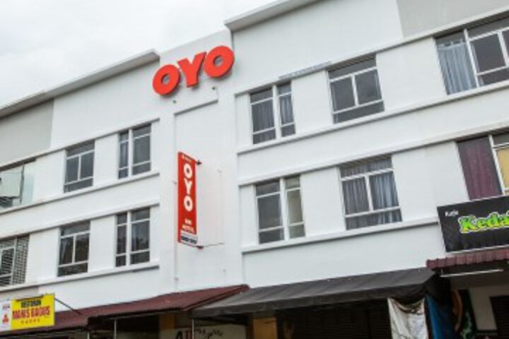 988 Hotel by OYO Rooms