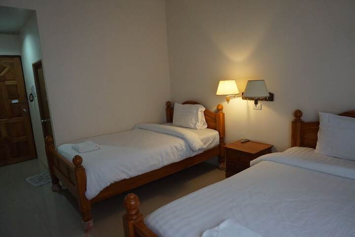 Room 10 of 32
