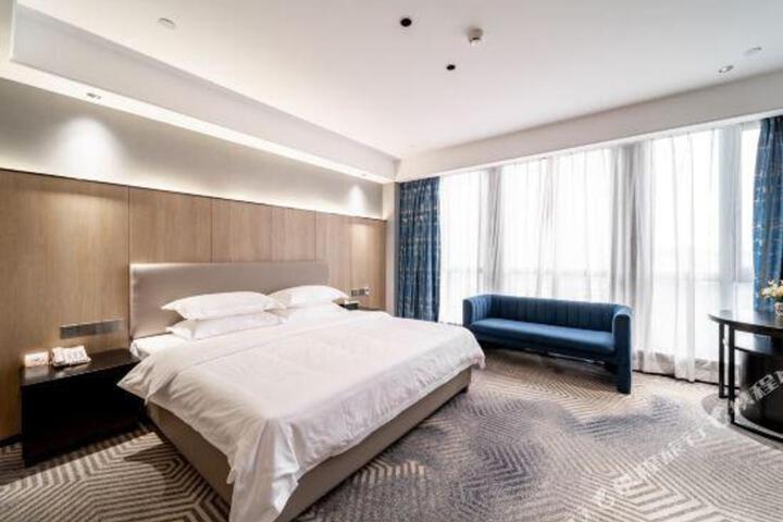 Flying Song Hotel(Ningbo Baihe Metro Station Caihong South Road Store)