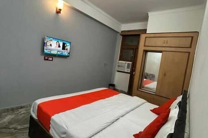 Room 2 of 8