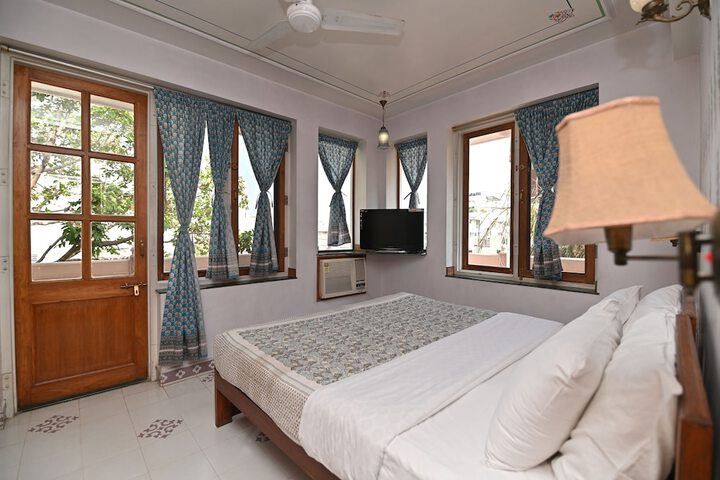 Room 27 of 74