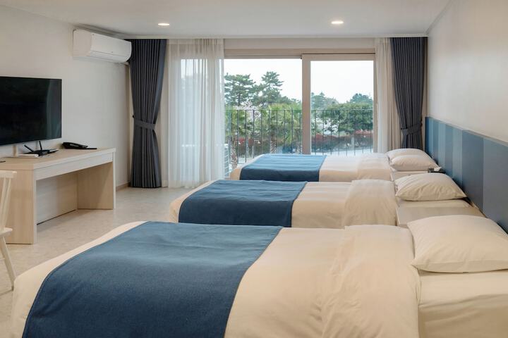 Room 11 of 120