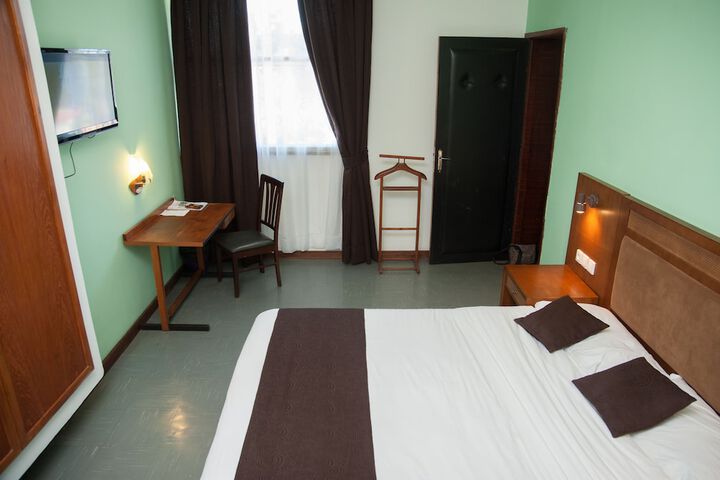 Room 16 of 48