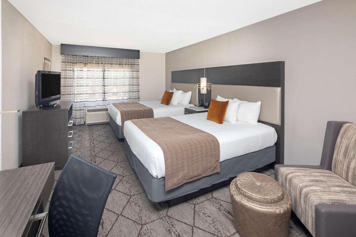 1 King Bed (5 of 21)
