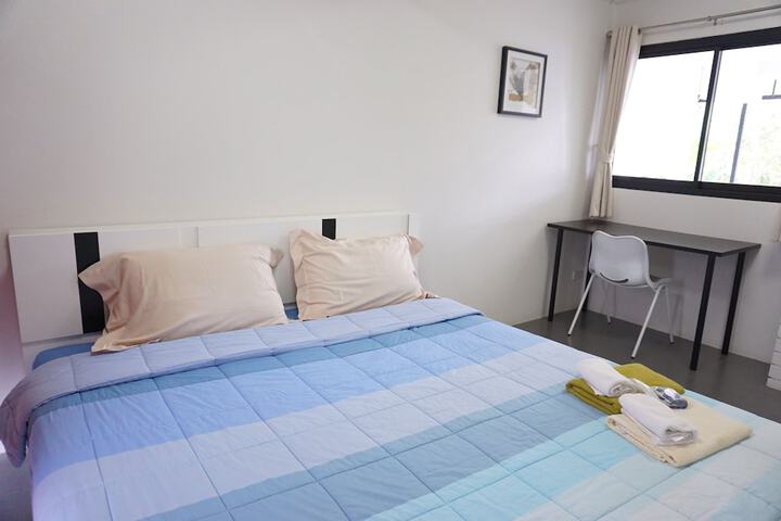 Room 5 of 32