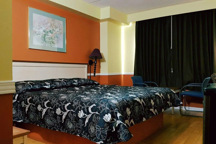 BUDGET INN 2000
