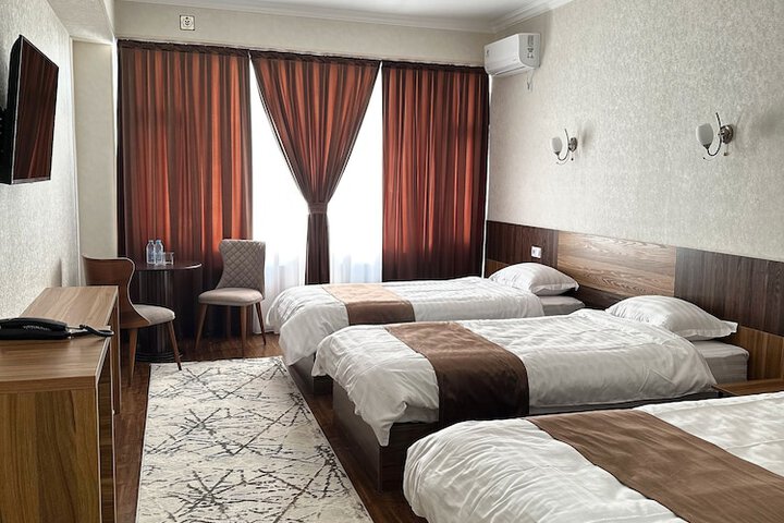 Room 6 of 25