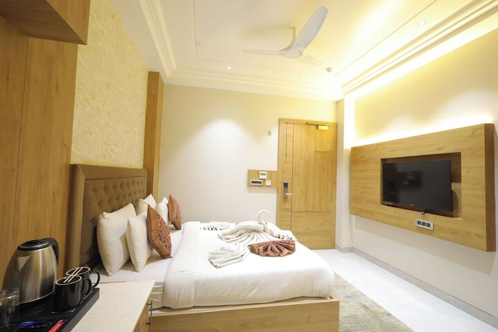 Room 4 of 40