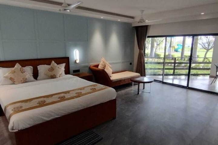 Room 9 of 36
