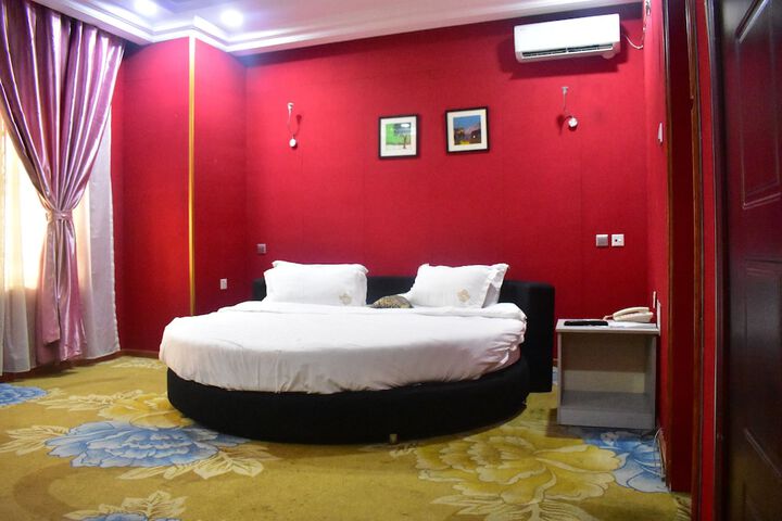 Room 10 of 38
