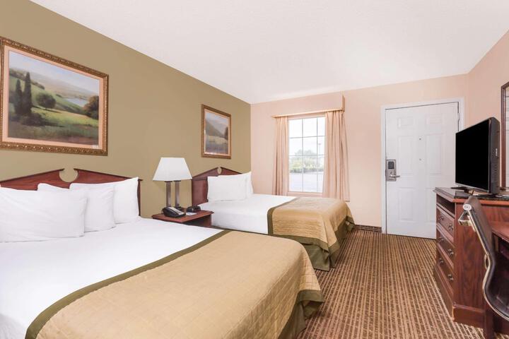 2 Double Beds Mobility Accessible (9 of 11)