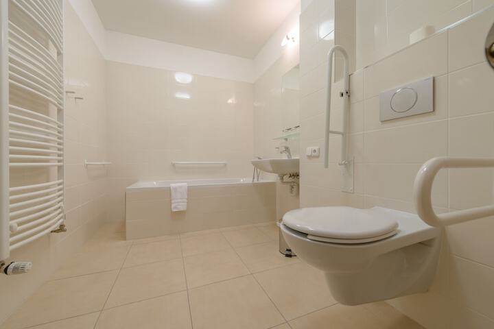 Room 15 of 42