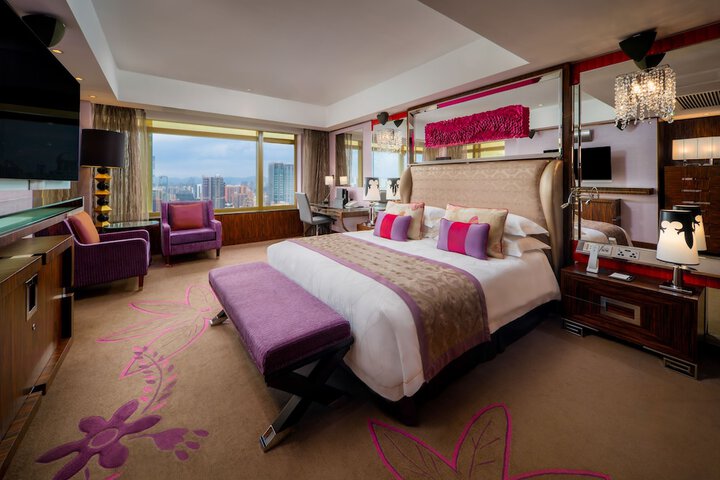 Room 7 of 42