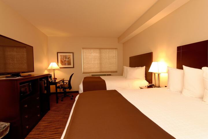 2 Queen Guest Room (2 of 11)