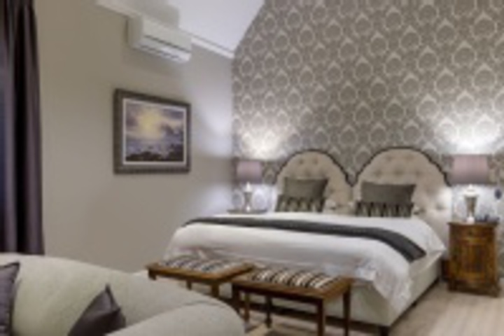 Room 210 of 432