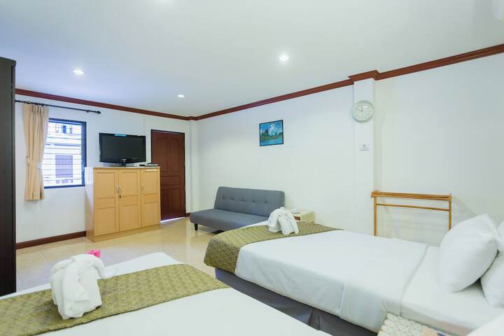 Room 102 of 208