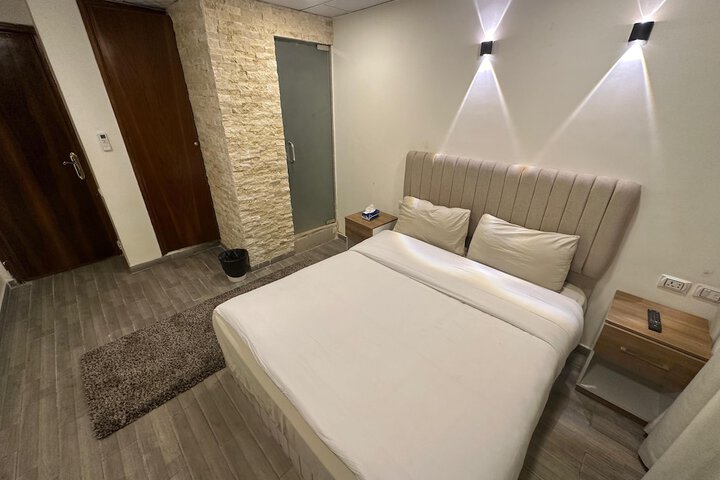 Room 13 of 46